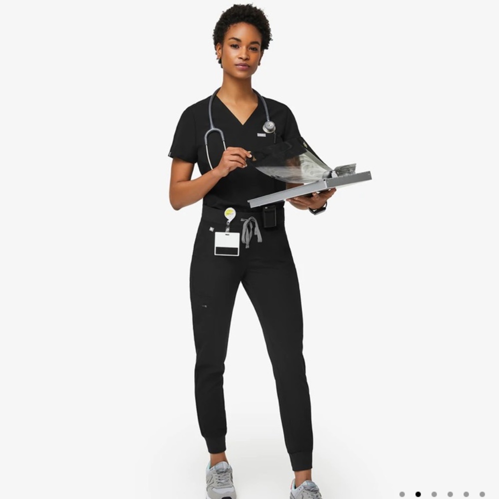 FIGS Black Scrub Set